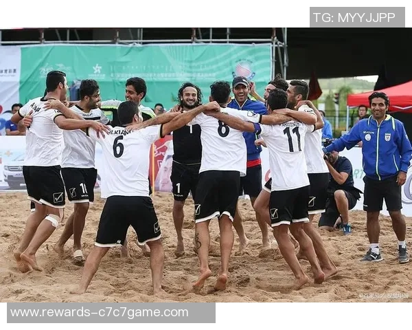 足球明星们的奢华度假生活揭秘享受阳光沙滩与亲密时光